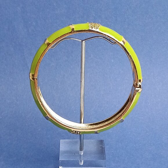 Celery Green Gold Tone Enamel Hinge Clamper Bangle Bracelet Fashion Casual - Picture 3 of 5